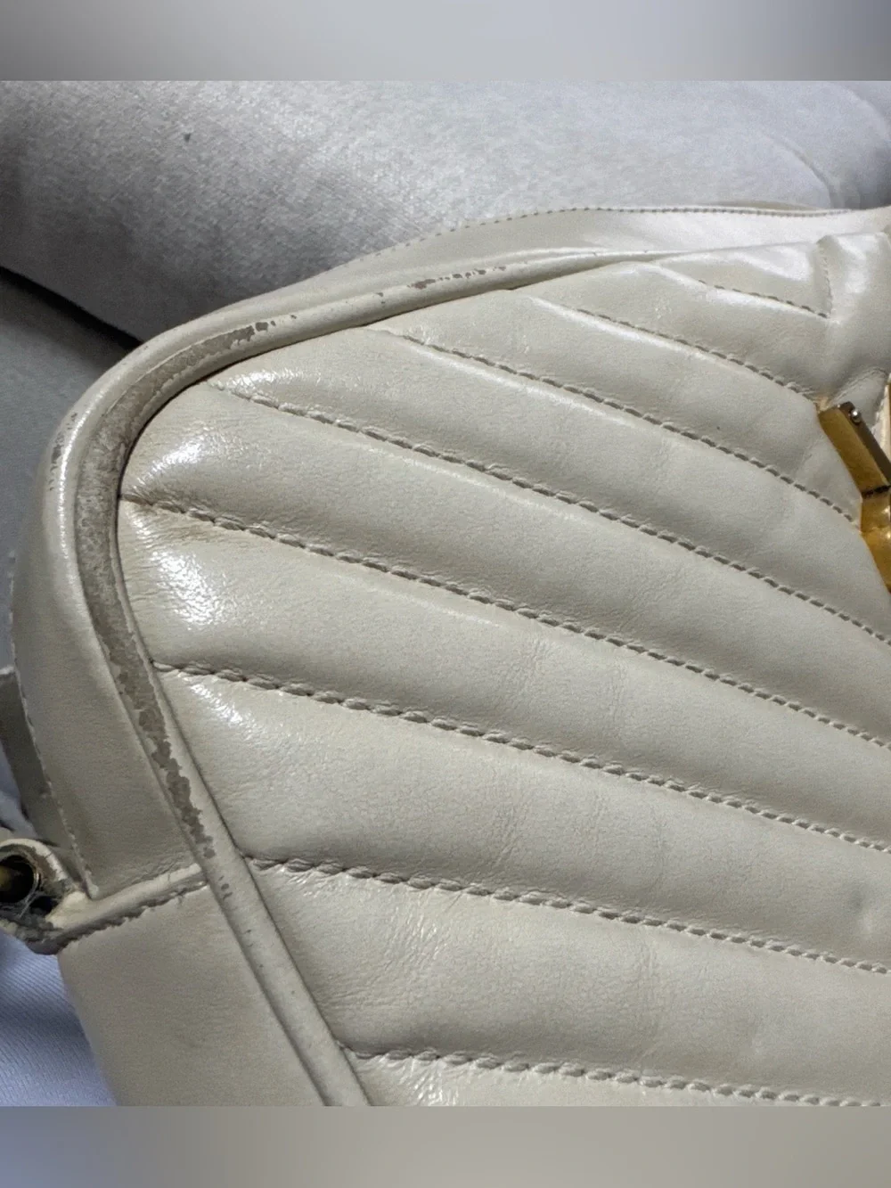 Saint Laurent Lou Medium Camera Bag with Tassel in Quilted Leather - Picture 8 of 9